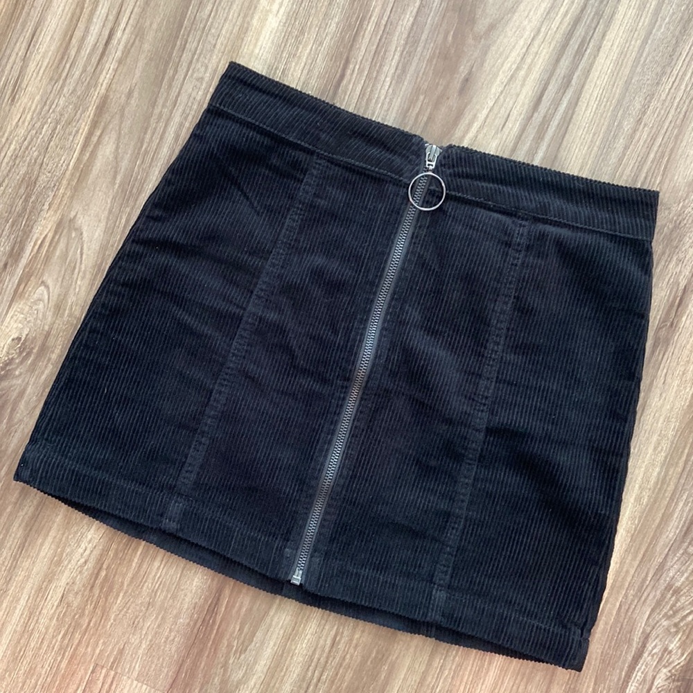 Zip up o-ring corduroy skirt